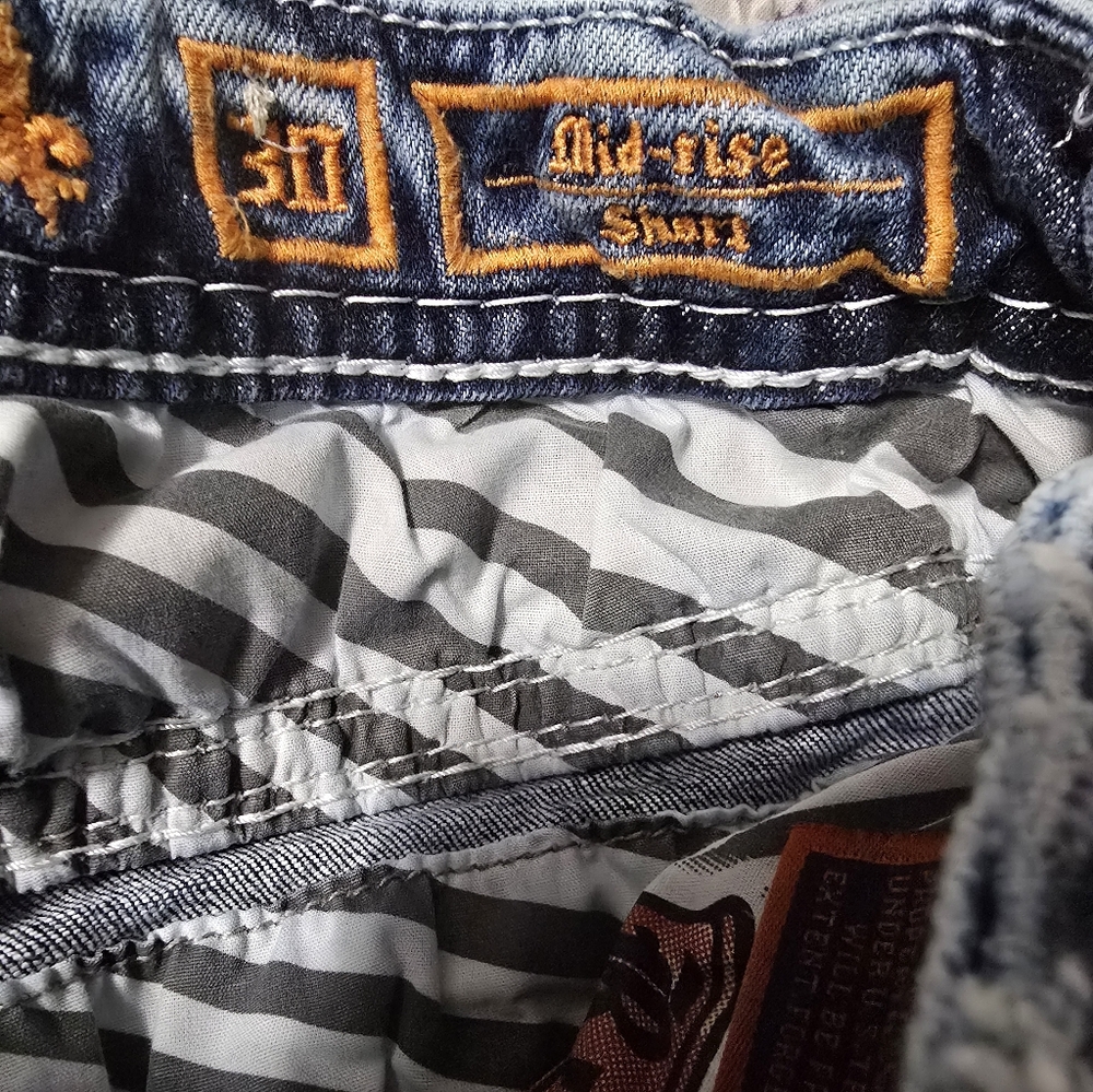 🤘NeW🎸 ROCK REVIVAL LIZBETH EMBELLISHED DISTRESS DESTRUCTED SHORTS 30 - Picture 15 of 16